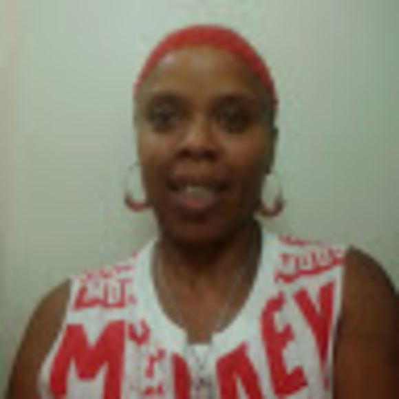 Meet your Posher, Trenita - Picture 1 of 4